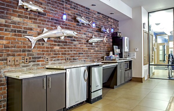 Sawyer Heights Lofts: Stylish clubhouse with modern furnishings at luxury apartments in Houston