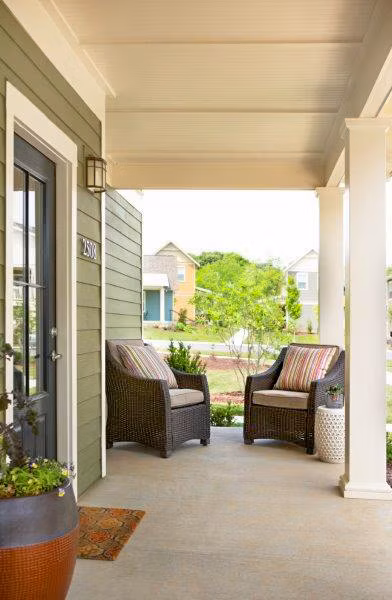 Homestead at Hartness: Elegant view of luxury apartments in a serene setting