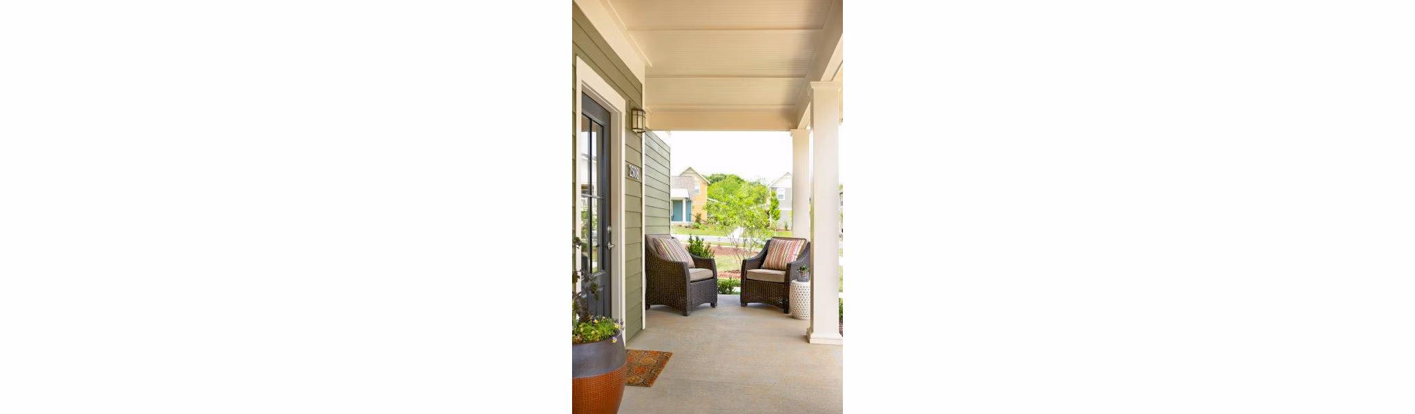 Homestead at Hartness: Elegant view of luxury apartments in a serene setting