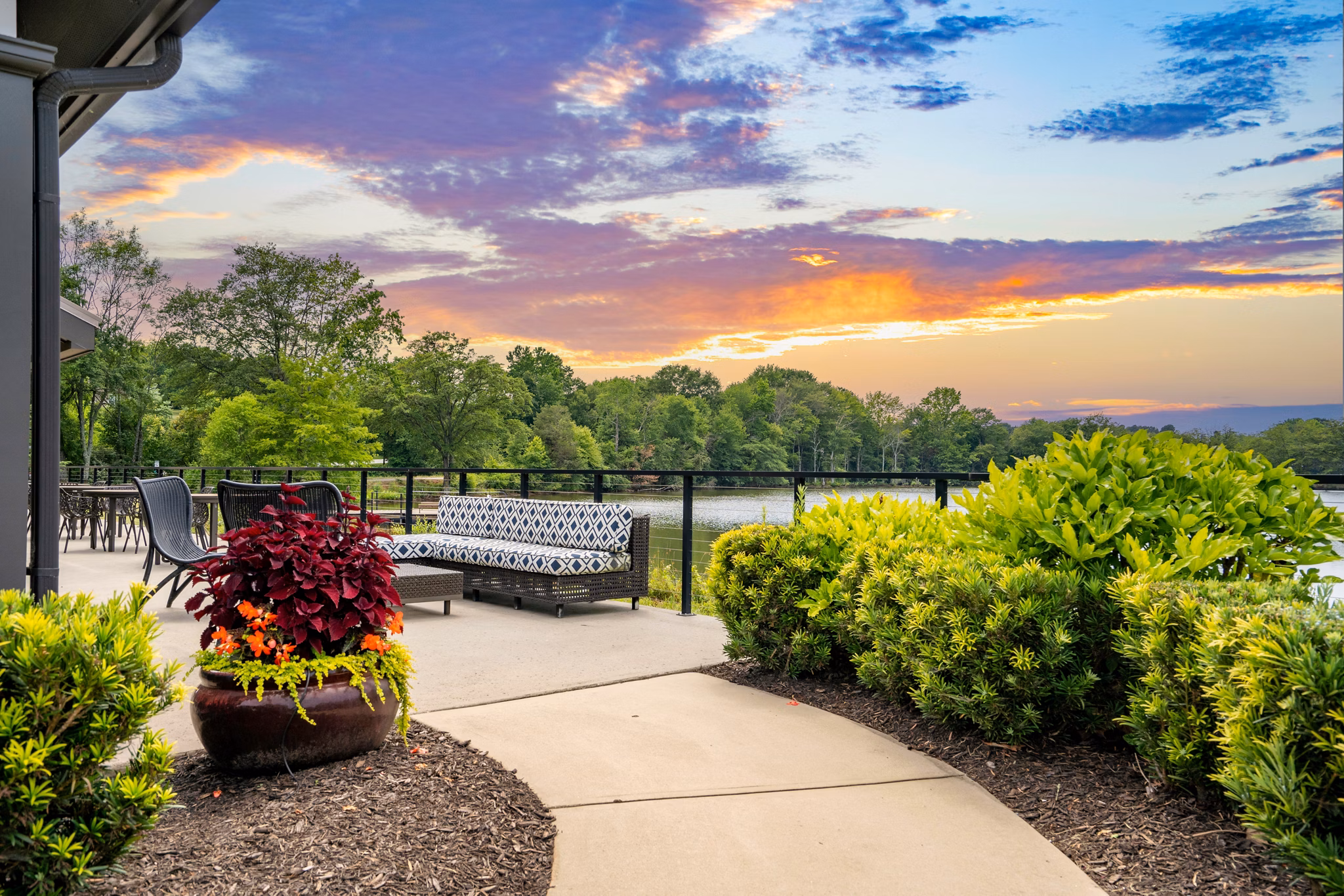 Courtyard garden with outdoor seating at Homestead at Hartness Apartments, perfect for relaxation and gatherings in luxury setting