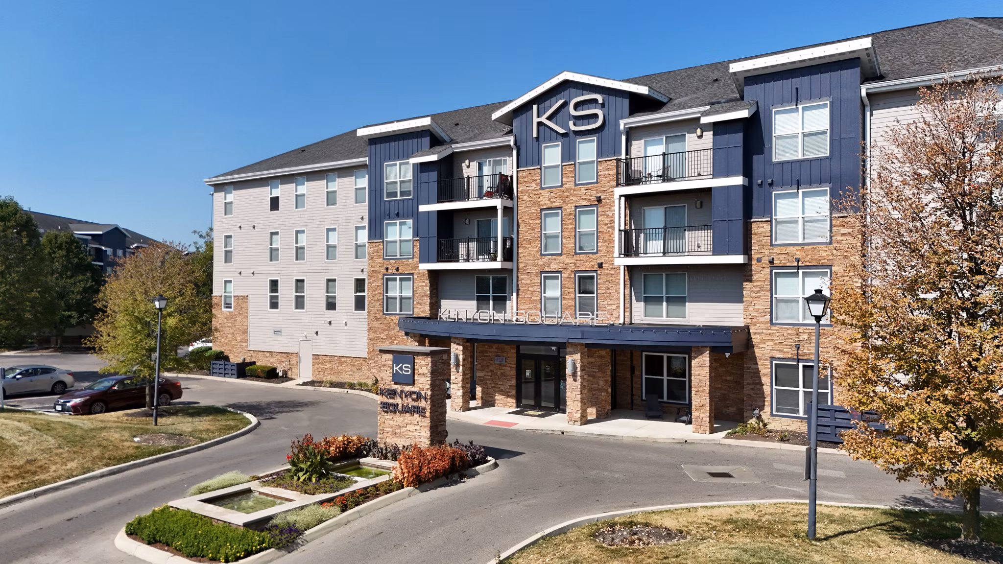 building/exterior at Kenyon Square Apartments