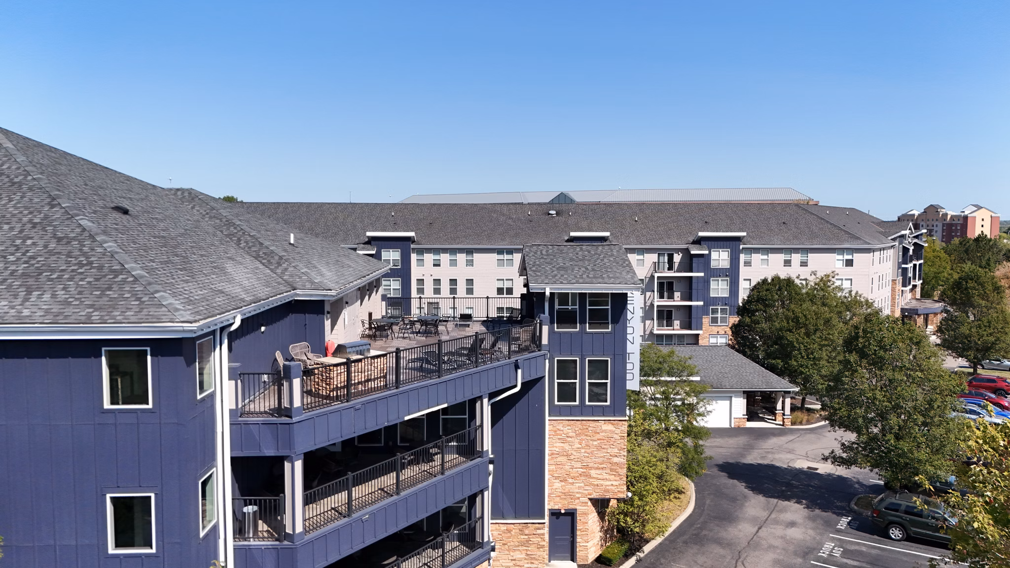 building/exterior at Kenyon Square Apartments