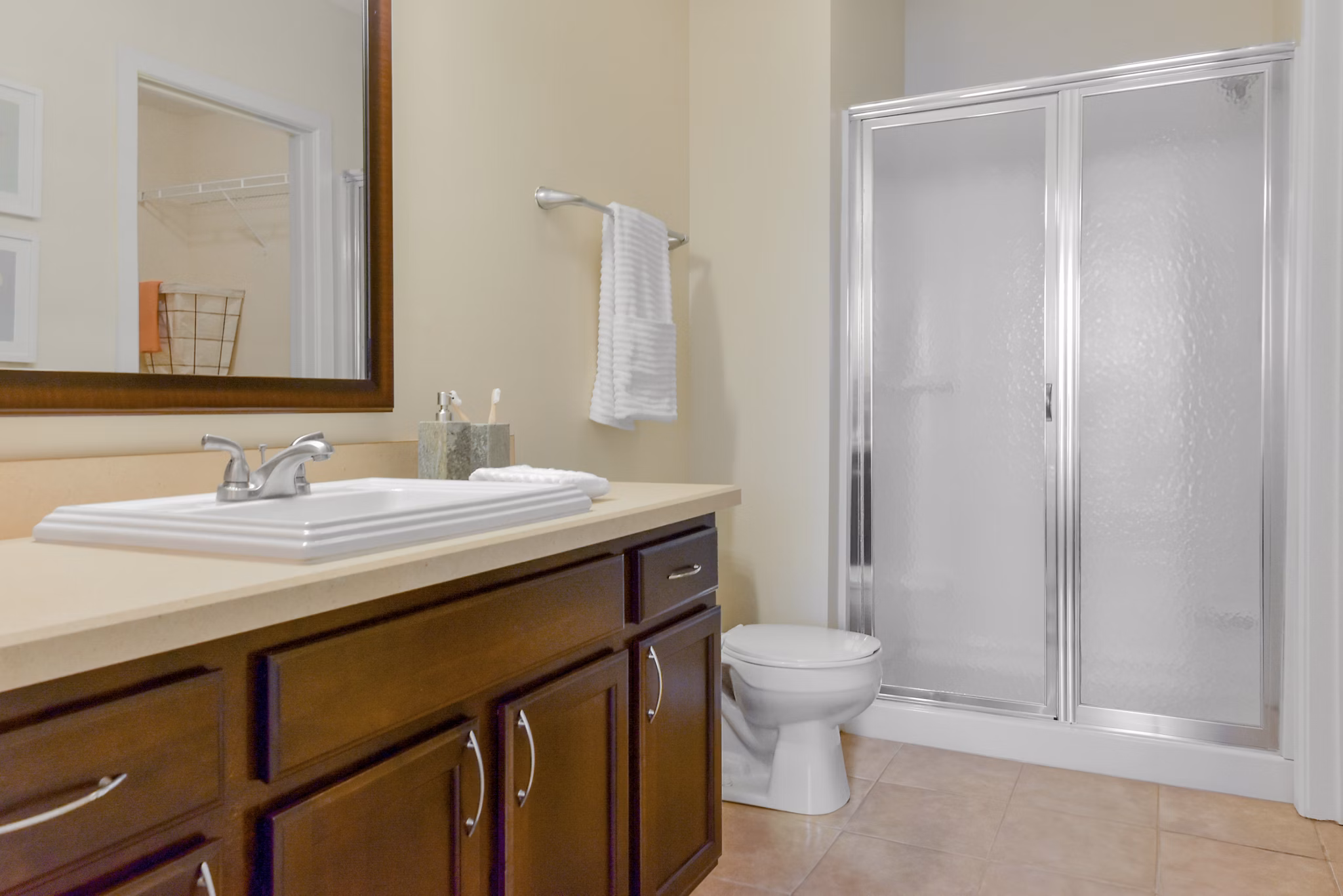 bathroom at Kenyon Square Apartments