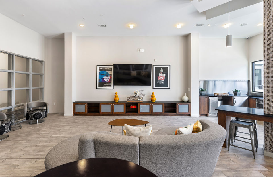 Clubhouse with modern furnishings and open seating area at Corazon Apartments, a luxury residence with top-tier amenities
