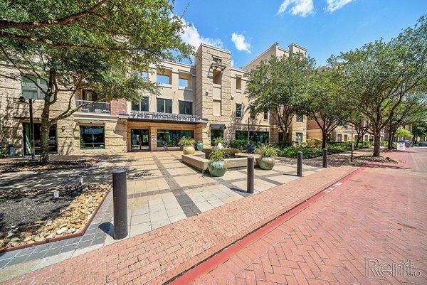 The Millennium Waterway: Luxury apartment featuring modern design in The Woodlands