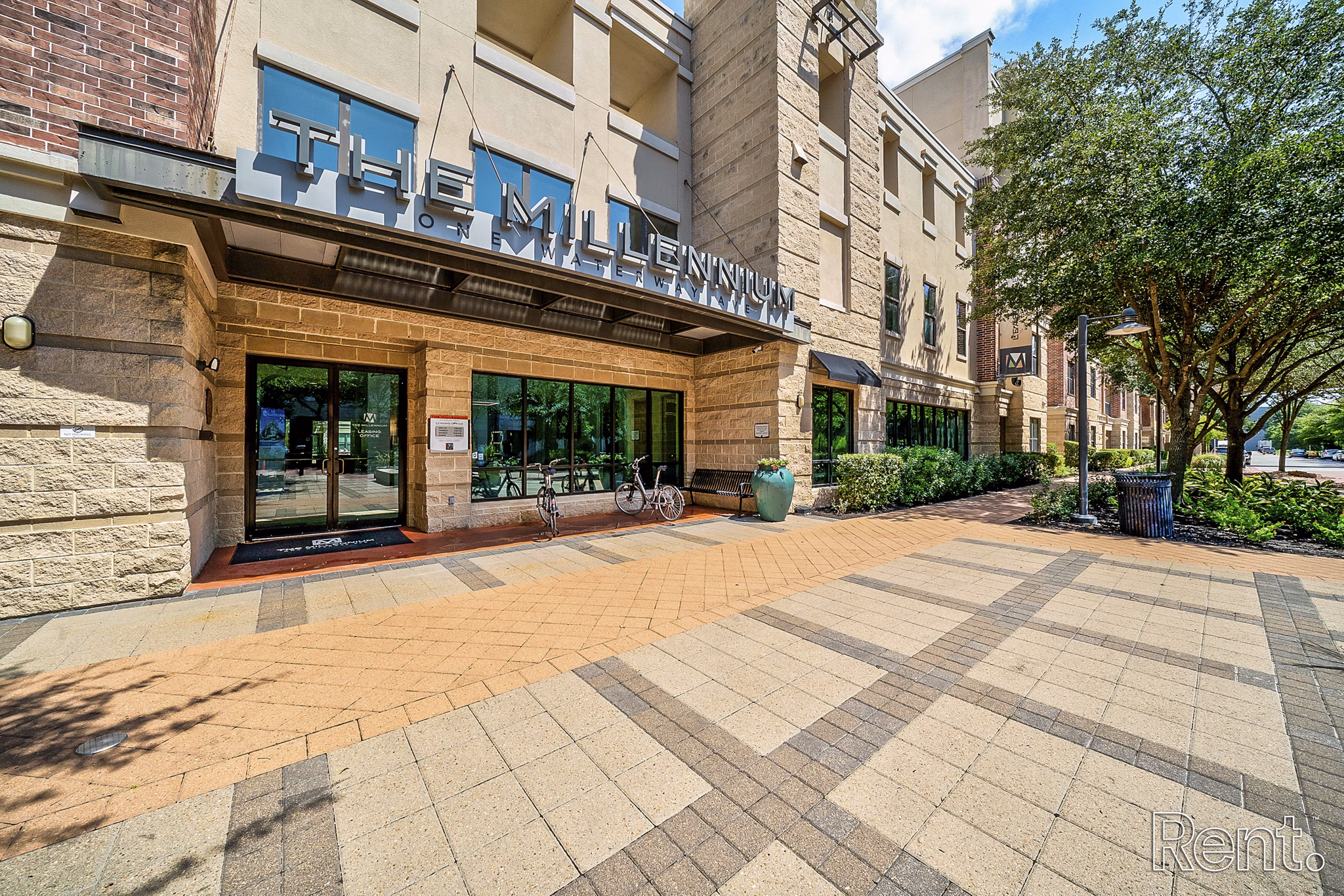 The Millennium Waterway: Luxury modern apartments in The Woodlands