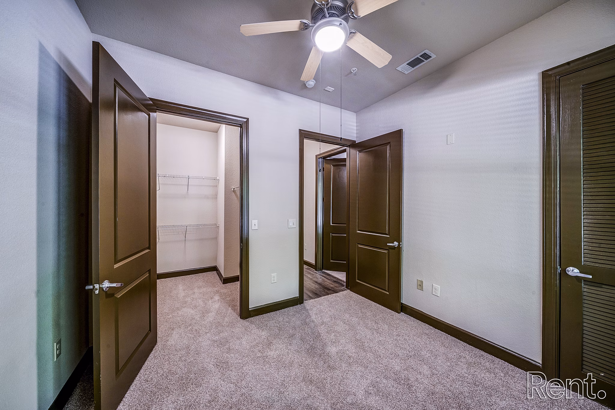 Modern bedroom with elegant decor in The Millennium Waterway luxury apartments
