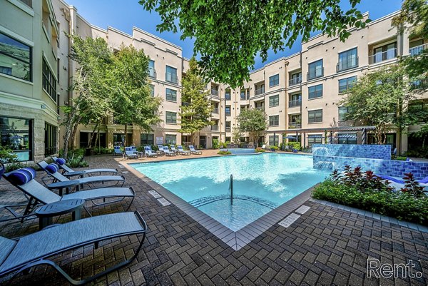 The Millennium Waterway: Luxurious pool area at luxury apartments in The Woodlands