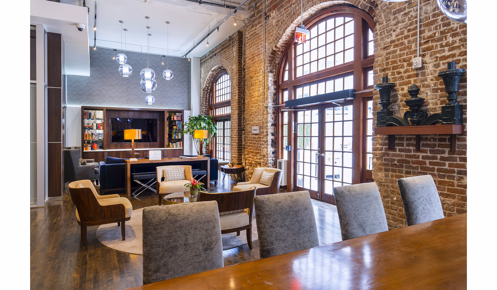 Clubhouse with modern furnishings and entertainment options at The Rice Apartments