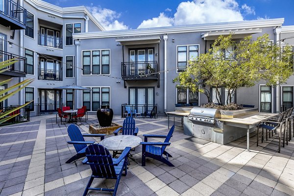 grill area at 5th Street Commons Apartments