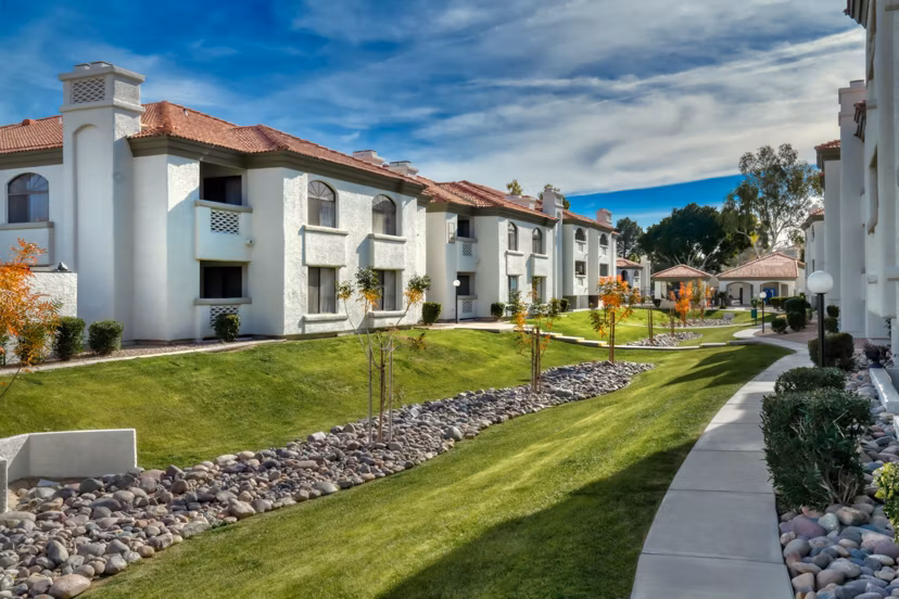 Be Mesa Apartments: Contemporary luxury apartment in scenic location