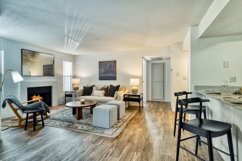 Cozy living room with modern furnishings and natural light at Be Mesa Apartments