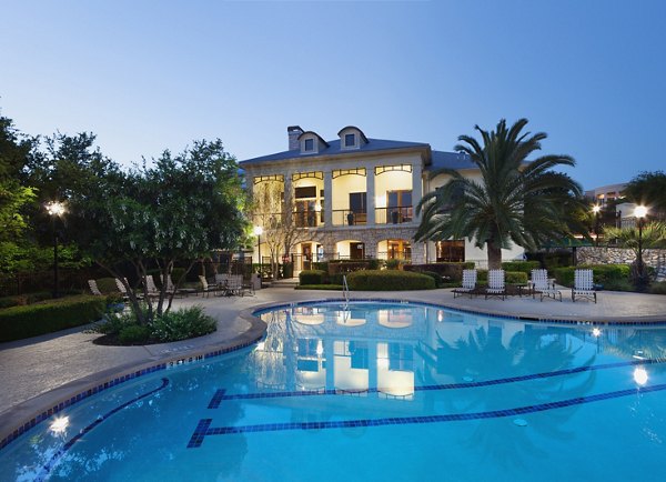 pool at Lantana Hills Apartments