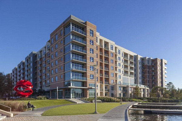 One Lakes Edge: Modern waterfront apartment in The Woodlands