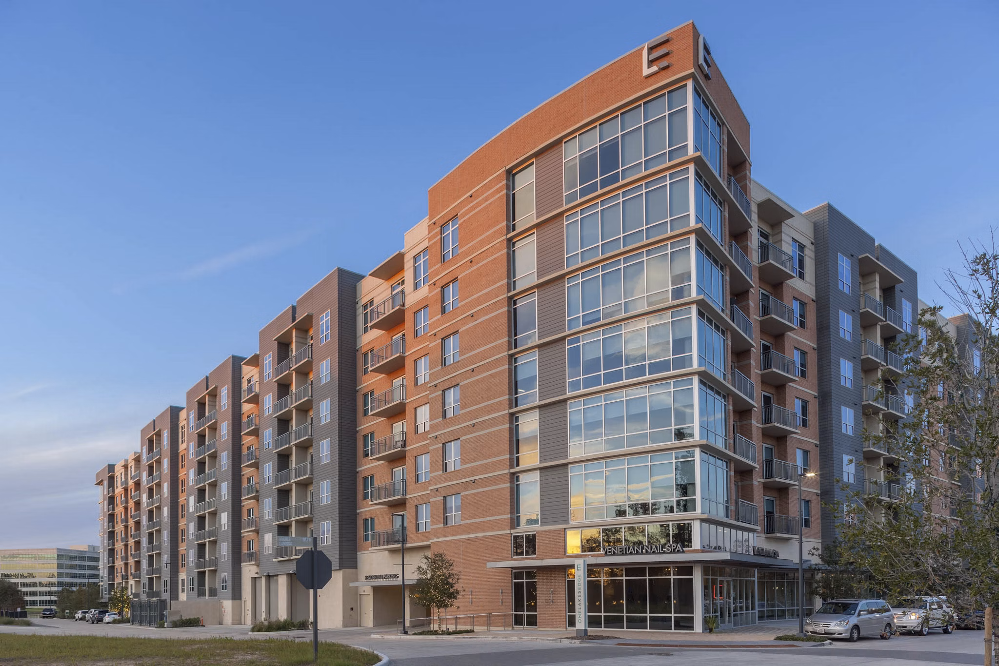 One Lakes Edge: Elegant waterfront luxury apartments in The Woodlands