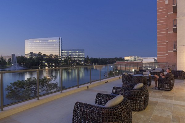 courtyard at One Lakes Edge