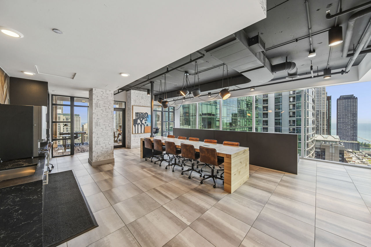 Aston Chicago Apartments Chicago Il 2 of 12
