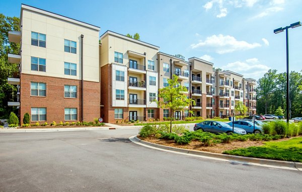 Jones Grant Luxury Apartments: Elegant of modern high-rise apartments in a serene setting