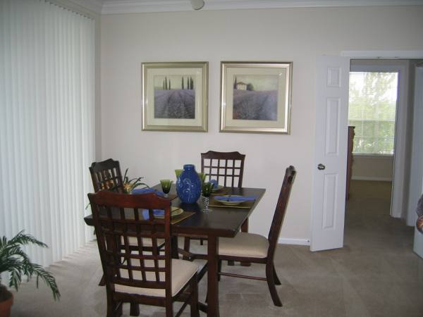 dining room at Reserve at Fountain Lake Apartments