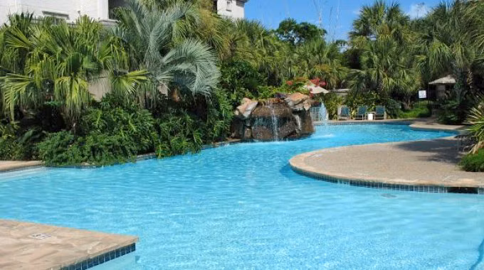 â€œResort-style pool at Reserve at Fountain Lake Apartments, ideal for relaxation and leisureâ€