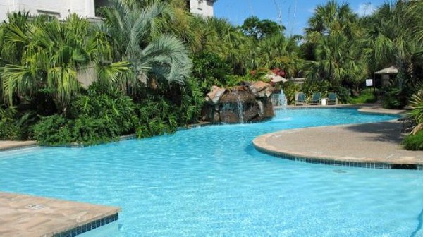 â€œResort-style pool at Reserve at Fountain Lake Apartments, ideal for relaxation and leisureâ€