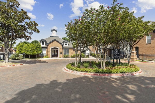 Towns of Chapel Hill: Elegant garden-style apartments in Chapel Hill