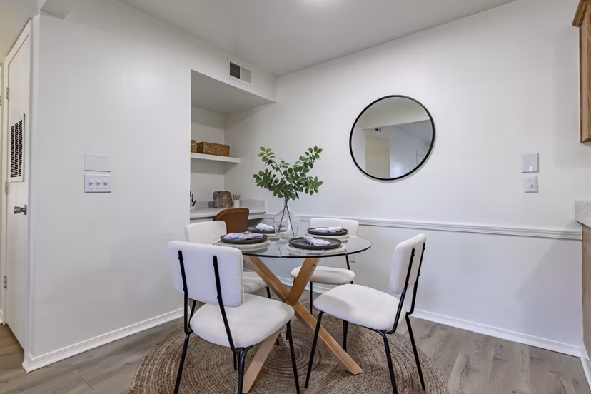 dining room at Tinker on Forty8 Apartments