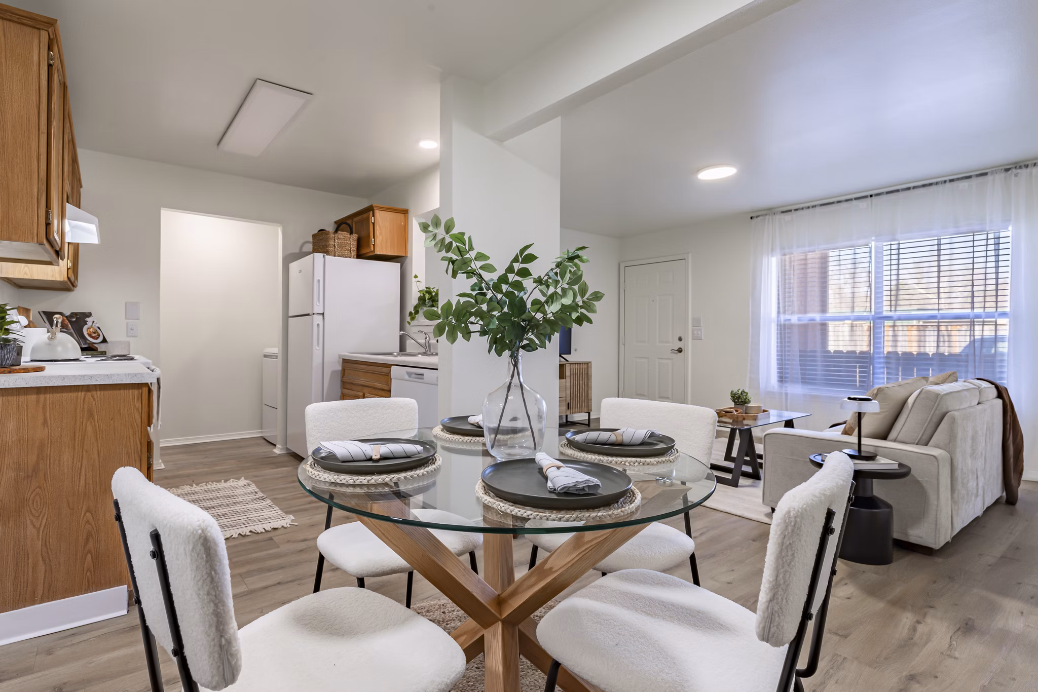 dining room at Tinker on Forty8 Apartments