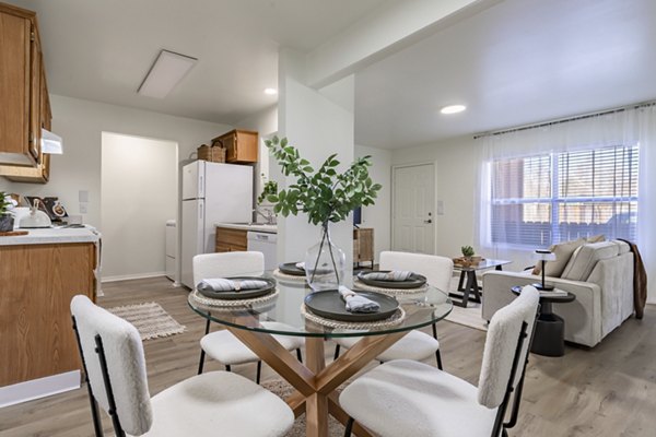dining room at Tinker on Forty8 Apartments