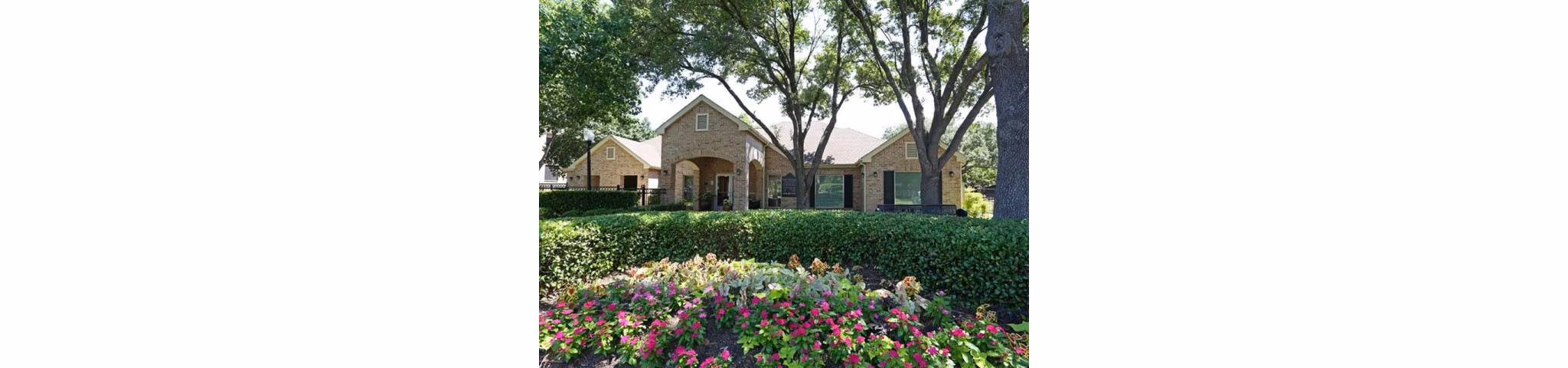 The Village at Gracy Farms: Elegant of luxury apartments in a serene Austin setting
