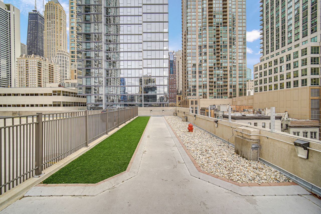 Roof deck at One Superior Place Apartments (6 of 6)
