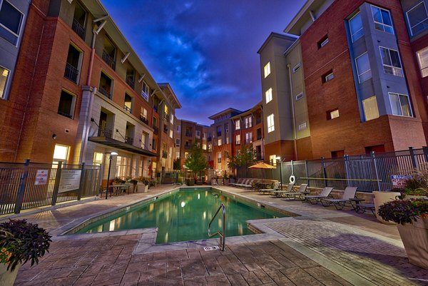 pool at Cielo Apartments 