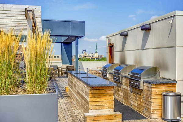 grill area/patio at Luxe on Madison Apartments