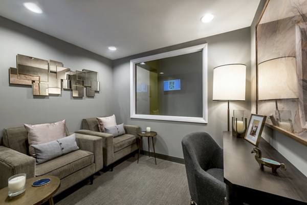 Del Ray Central Apartments