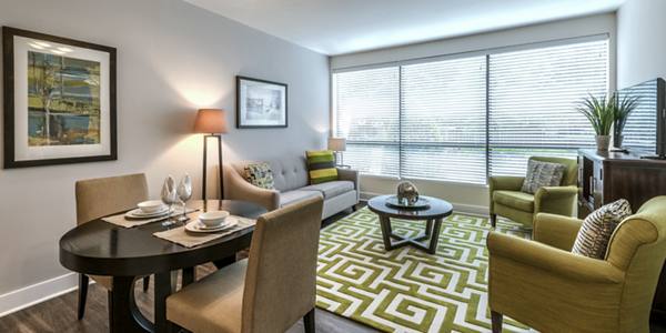 Del Ray Central Apartments