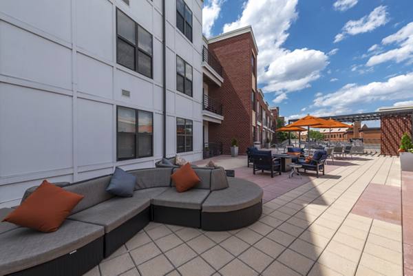 Del Ray Central Apartments