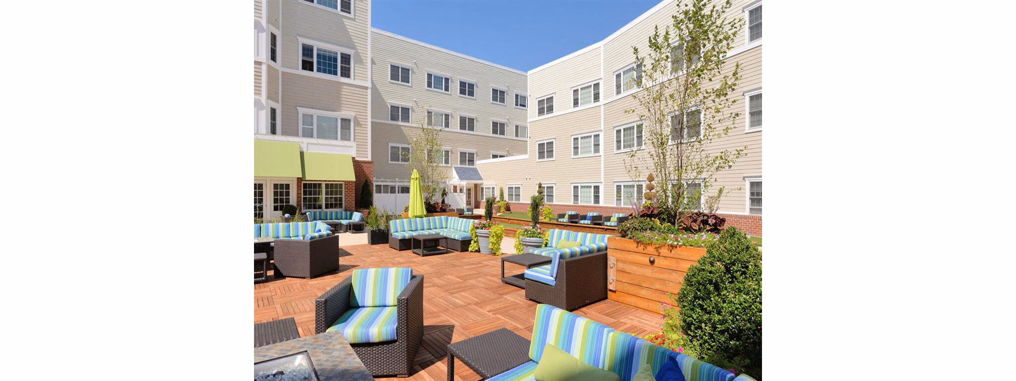 Courtyard with lush landscaping at The Hawthorne Apartments, luxury living in a Greystar-managed community