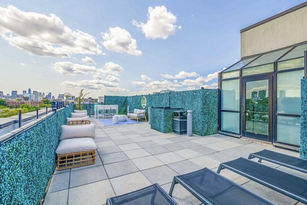 rooftop deck at 1000 Jefferson Street Apartments