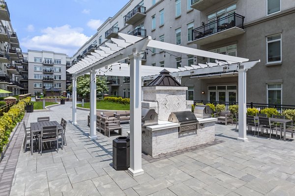 grill area/patio at 1000 Jefferson Street Apartments