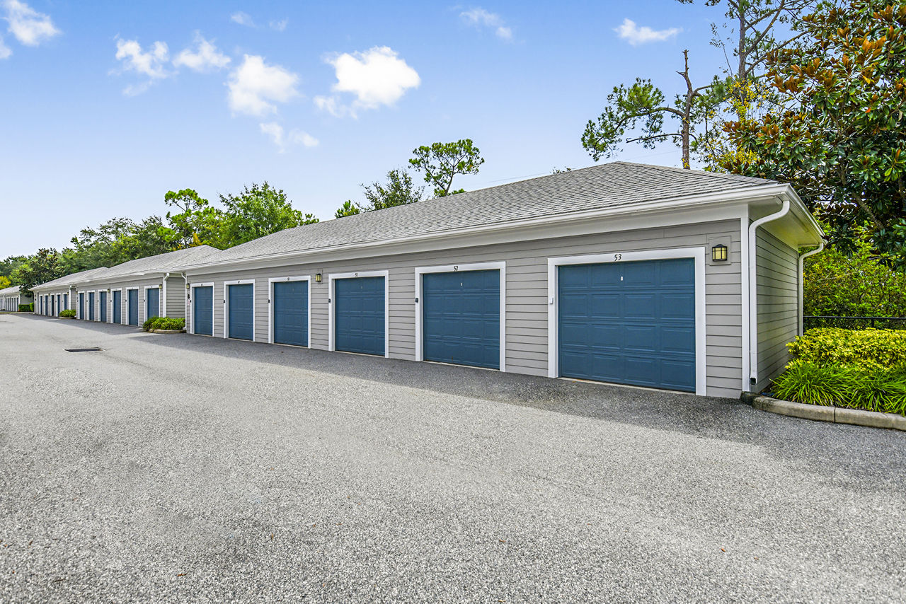 Parking at Windermere Cay Apartments