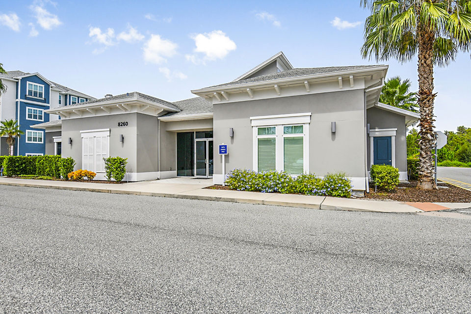 Clubhouse with modern furnishings and social spaces at Windermere Cay Apartments, a luxury Greystar community