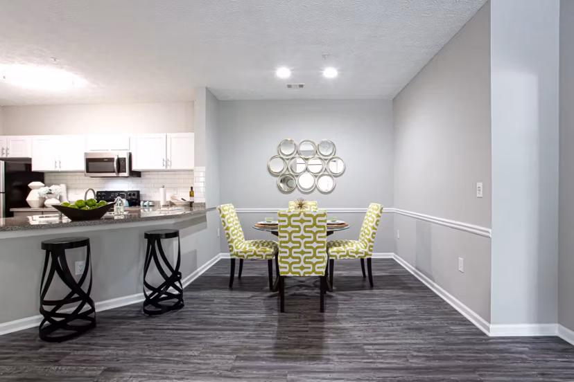 dining room at Brodick Hill Apartments