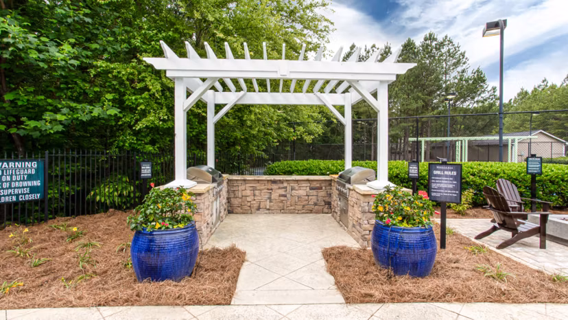 grill area/patio at Brodick Hill Apartments