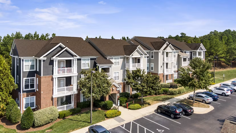 Tradition at Stonewater: Elegant of luxury apartments in North Carolina
