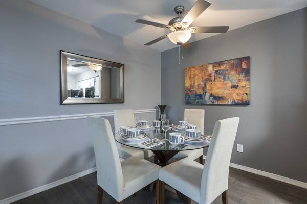 dining room at Duraleigh Woods Apartments