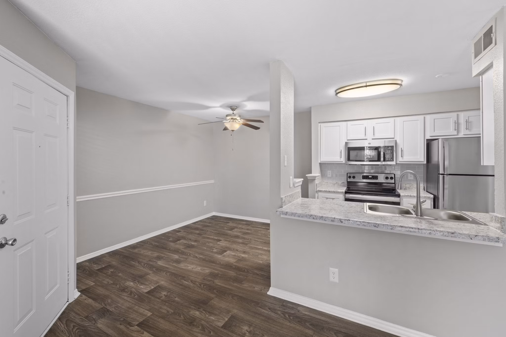Spacious kitchen with modern appliances in Duraleigh Woods Apartments