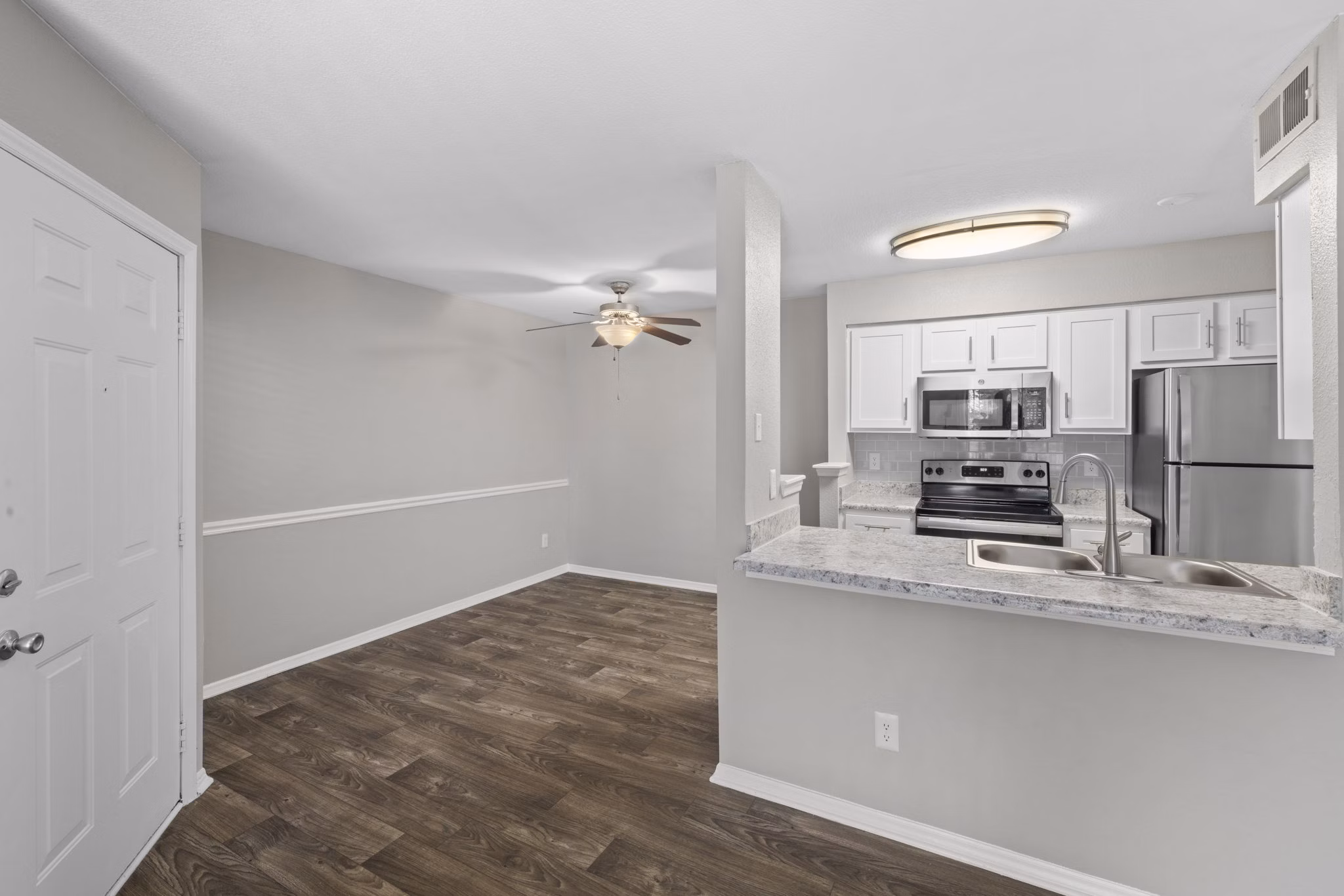 Spacious kitchen with modern appliances in Duraleigh Woods Apartments