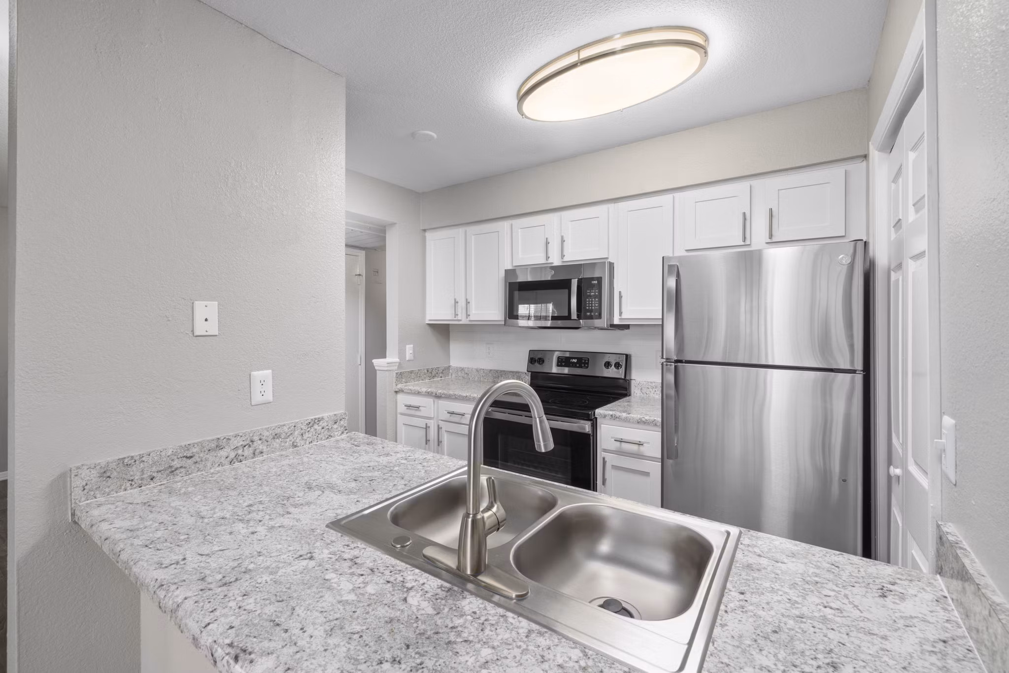 kitchen at Duraleigh Woods Apartments