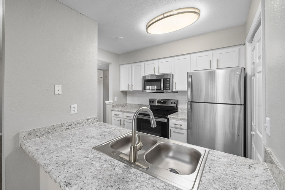 kitchen at Duraleigh Woods Apartments