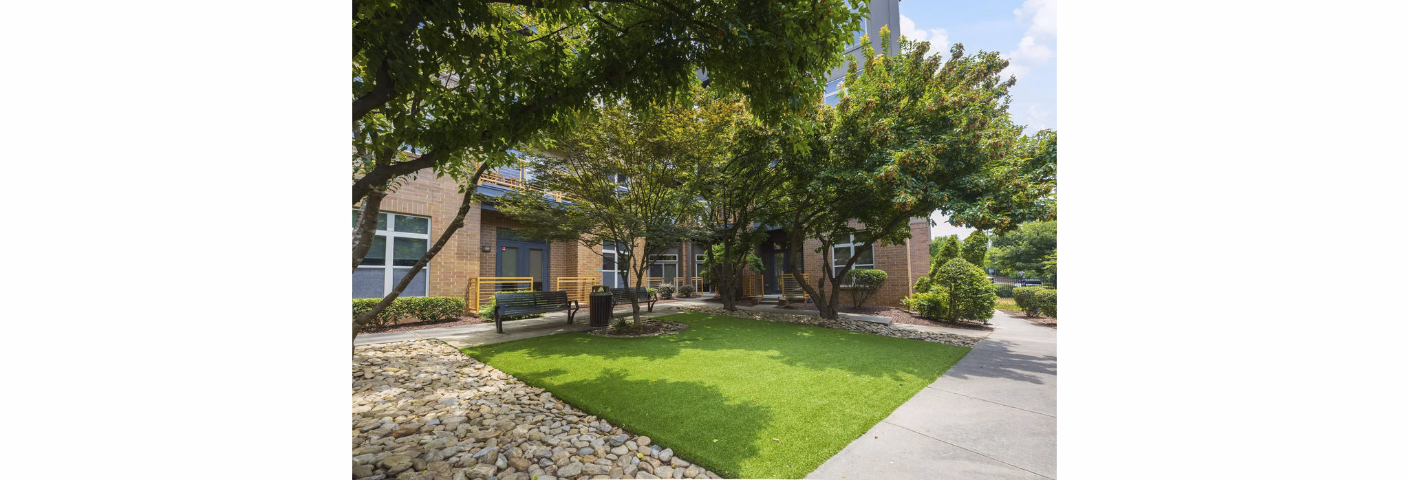 patio at Elizabeth Square Apartments 